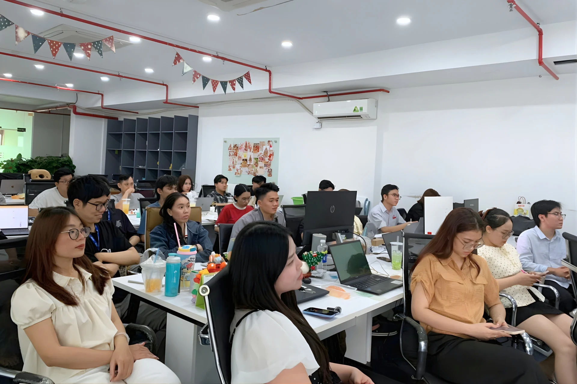 Đội ngũ Hitek tham dự buổi talk